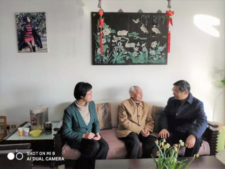 集團(tuán)黨委開(kāi)展走訪(fǎng)慰問(wèn)活動(dòng)