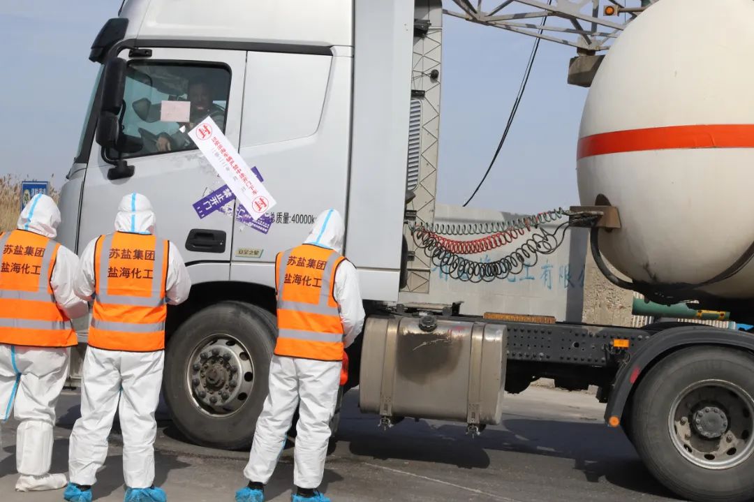 鹽?；す矩h員先鋒隊(duì)“疫”往無前 書寫責(zé)任擔(dān)當(dāng)