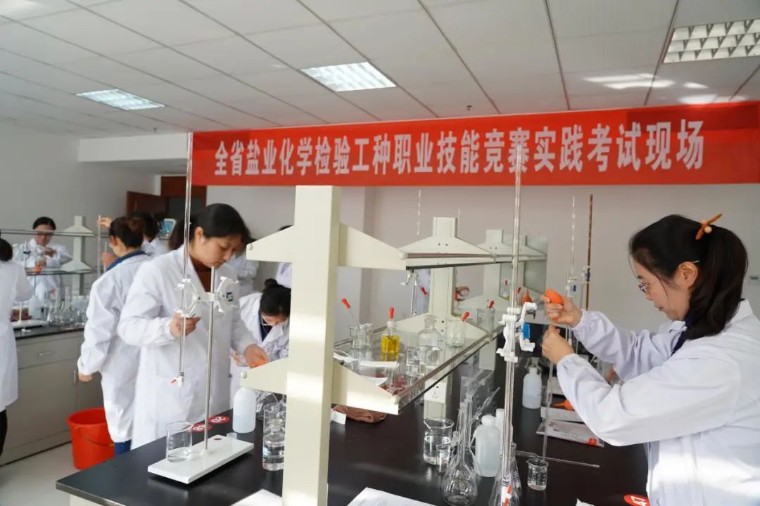 “五一”特別報(bào)道丨蘇鹽集團(tuán)黨委：堅(jiān)持黨建引領(lǐng)，鍛造新時(shí)代產(chǎn)業(yè)工人隊(duì)伍