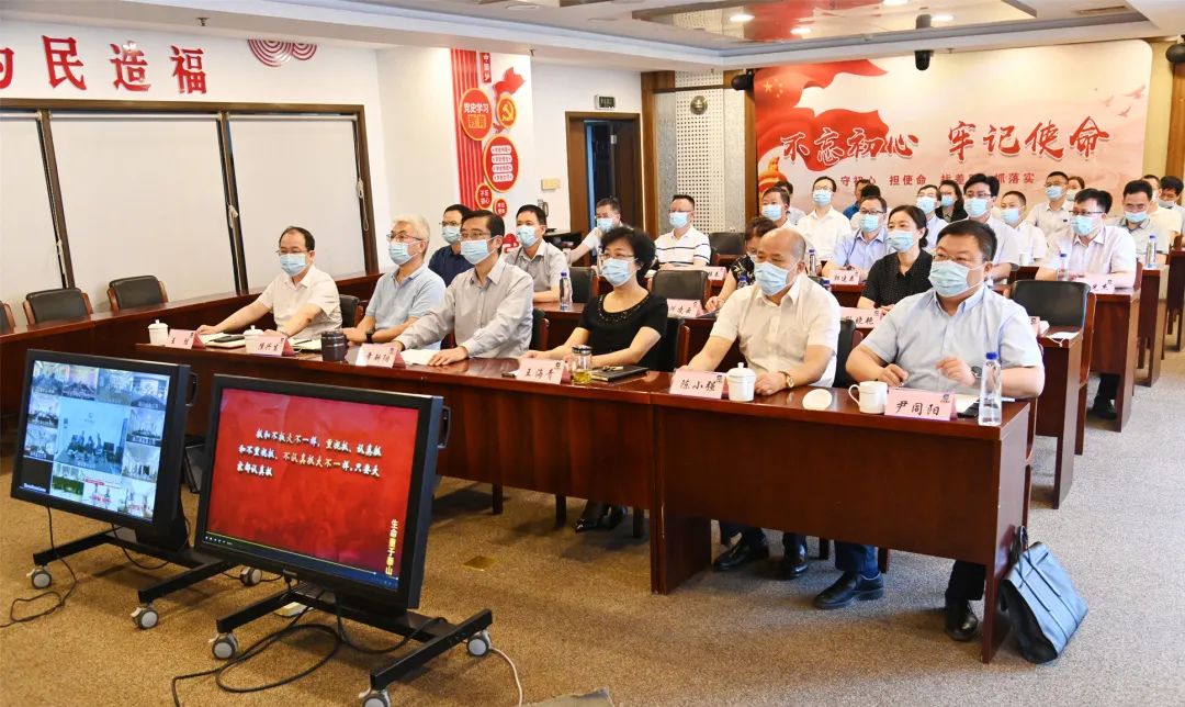 蘇鹽集團(tuán)黨委召開理論學(xué)習(xí)中心組安全生產(chǎn)專題學(xué)習(xí)會(huì)暨“安全生產(chǎn)月”動(dòng)員部署會(huì)