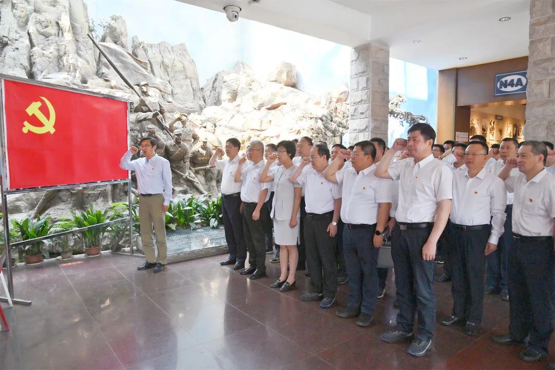 蘇鹽集團(tuán)開展“學(xué)習(xí)鐵軍精神 汲取奮進(jìn)力量”主題黨日活動(dòng)