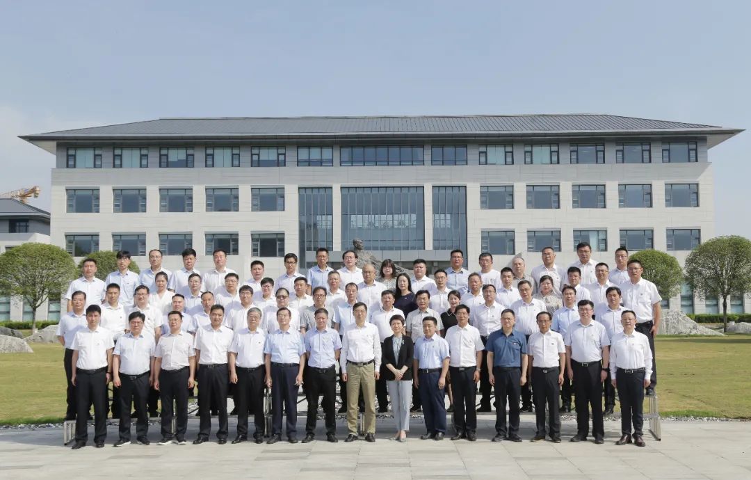 蘇鹽集團“迎接二十大 勇?lián)率姑敝黝}教育培訓班（第一期）正式開班